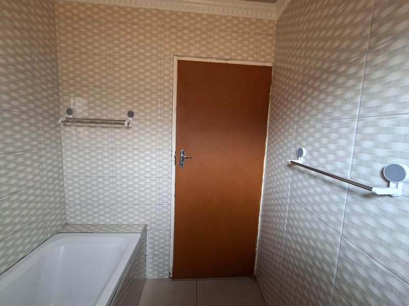 To Let 3 Bedroom Property for Rent in Protea Glen Gauteng