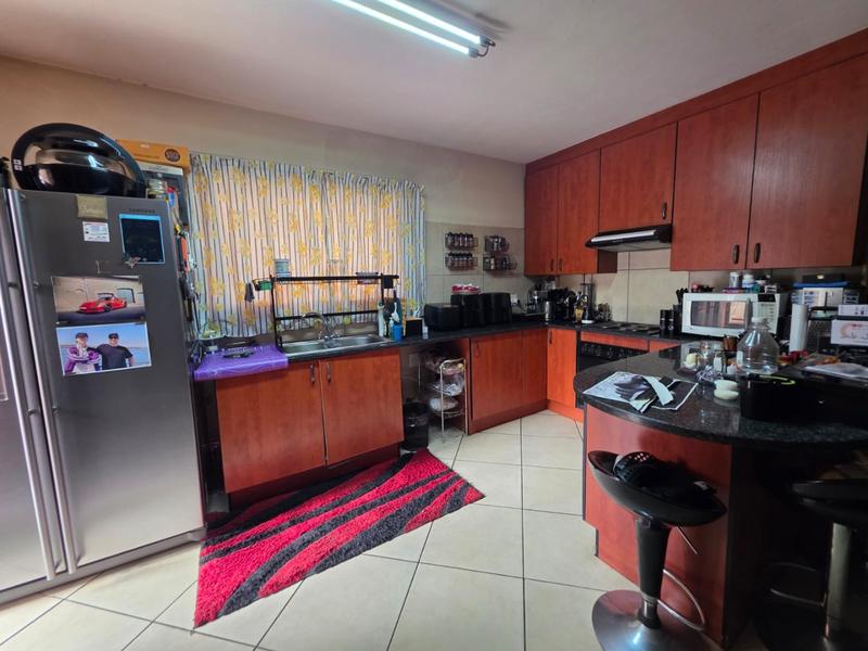To Let 3 Bedroom Property for Rent in Greenhills Gauteng
