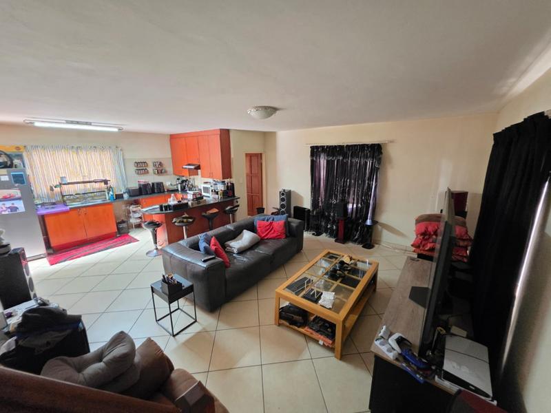 To Let 3 Bedroom Property for Rent in Greenhills Gauteng