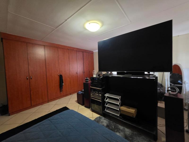 To Let 3 Bedroom Property for Rent in Greenhills Gauteng