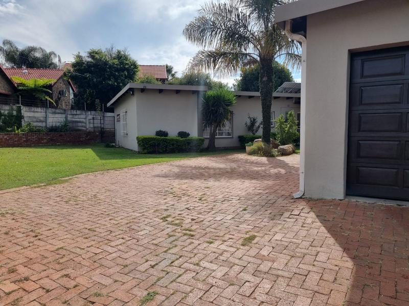 4 Bedroom Property for Sale in Garsfontein Gauteng