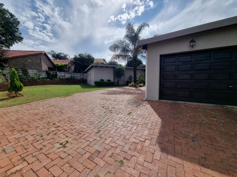 4 Bedroom Property for Sale in Garsfontein Gauteng