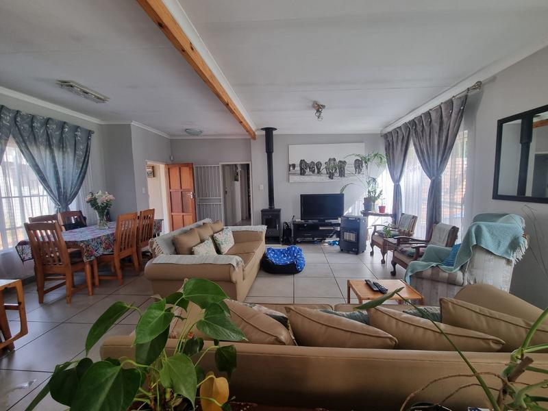 4 Bedroom Property for Sale in Garsfontein Gauteng