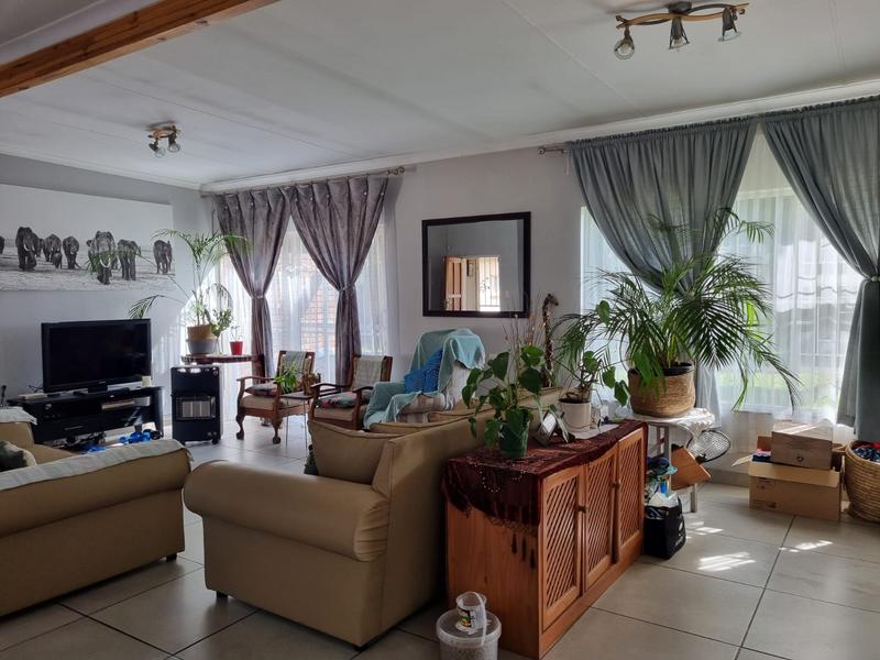 4 Bedroom Property for Sale in Garsfontein Gauteng