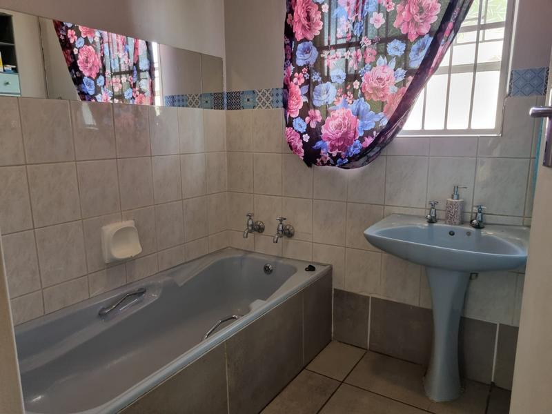 4 Bedroom Property for Sale in Garsfontein Gauteng