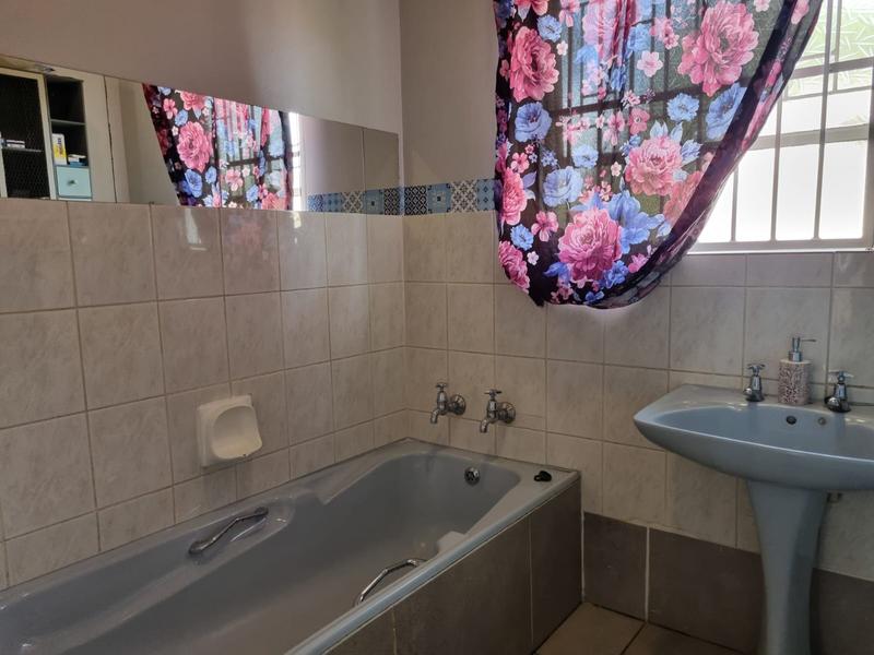 4 Bedroom Property for Sale in Garsfontein Gauteng