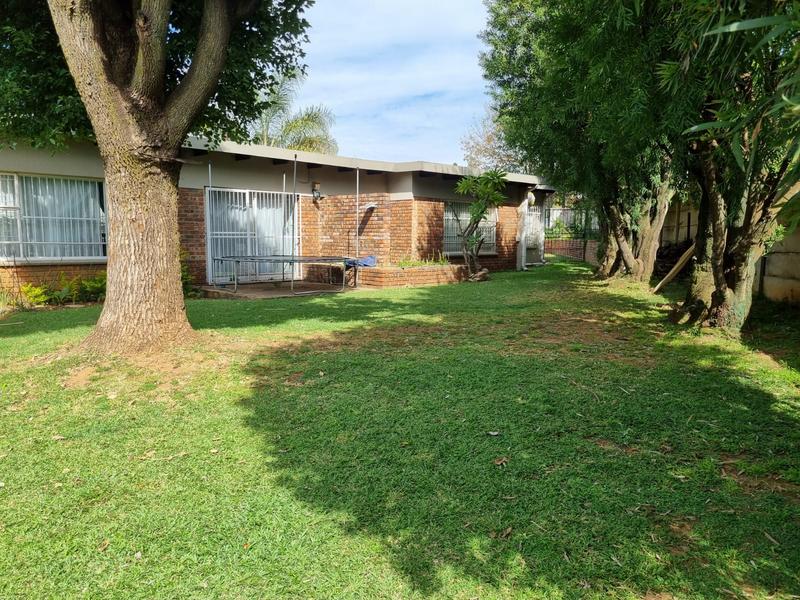 4 Bedroom Property for Sale in Garsfontein Gauteng