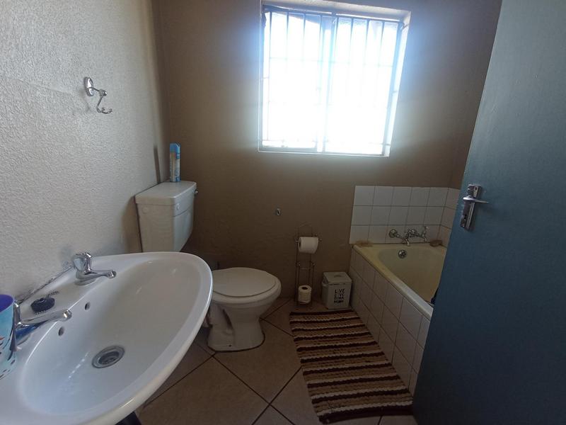 To Let 2 Bedroom Property for Rent in Ormonde Gauteng