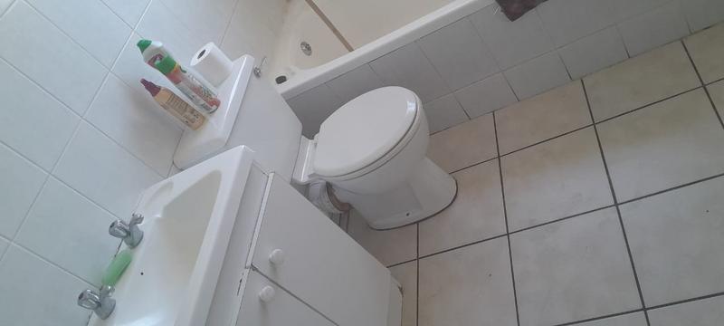 2 Bedroom Property for Sale in Vorna Valley Gauteng