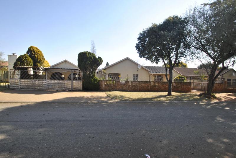 4 Bedroom Property for Sale in Groeneweide Gauteng