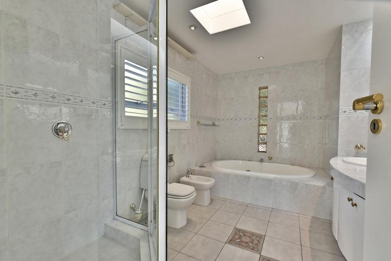 3 Bedroom Property for Sale in Sandhurst Gauteng