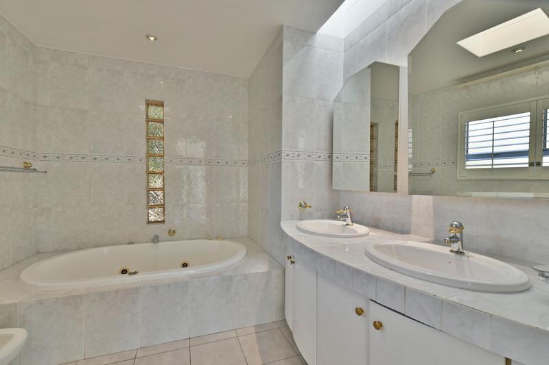 3 Bedroom Property for Sale in Sandhurst Gauteng