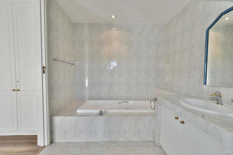 3 Bedroom Property for Sale in Sandhurst Gauteng