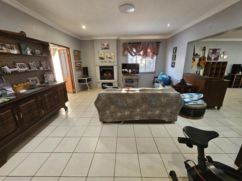 5 Bedroom Property for Sale in Annlin Gauteng