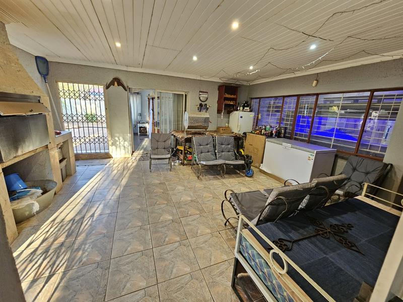 5 Bedroom Property for Sale in Annlin Gauteng