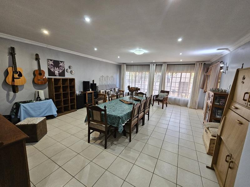 5 Bedroom Property for Sale in Annlin Gauteng