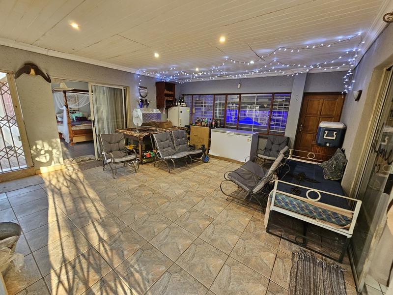 5 Bedroom Property for Sale in Annlin Gauteng