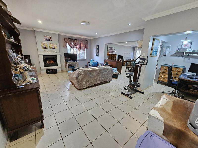 5 Bedroom Property for Sale in Annlin Gauteng