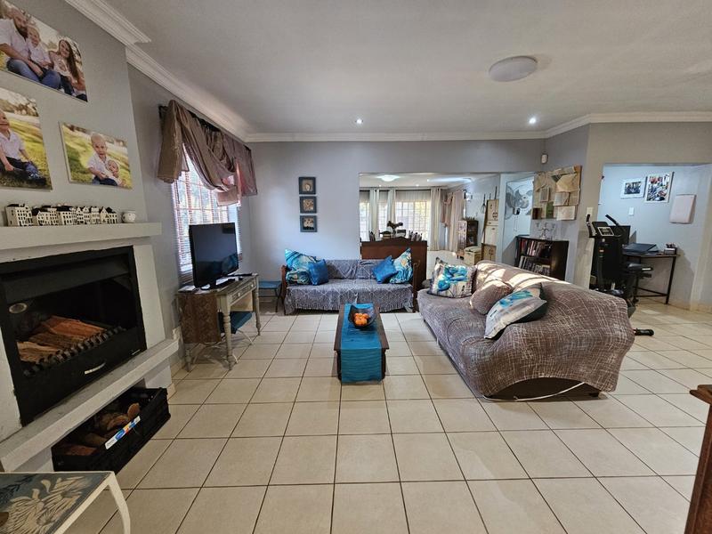 5 Bedroom Property for Sale in Annlin Gauteng