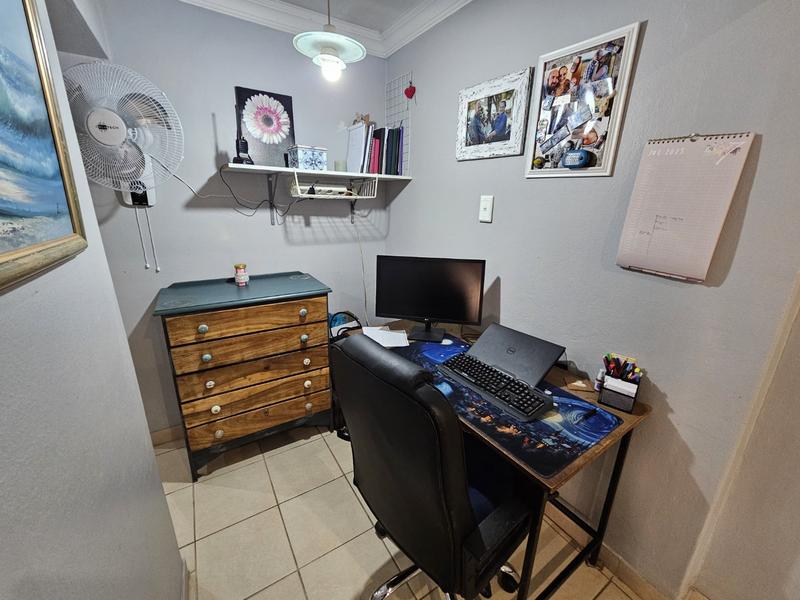 5 Bedroom Property for Sale in Annlin Gauteng