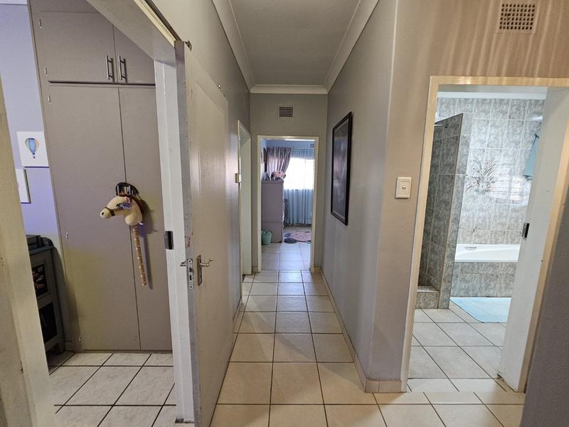 5 Bedroom Property for Sale in Annlin Gauteng