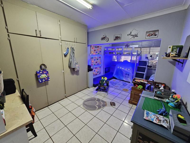 5 Bedroom Property for Sale in Annlin Gauteng