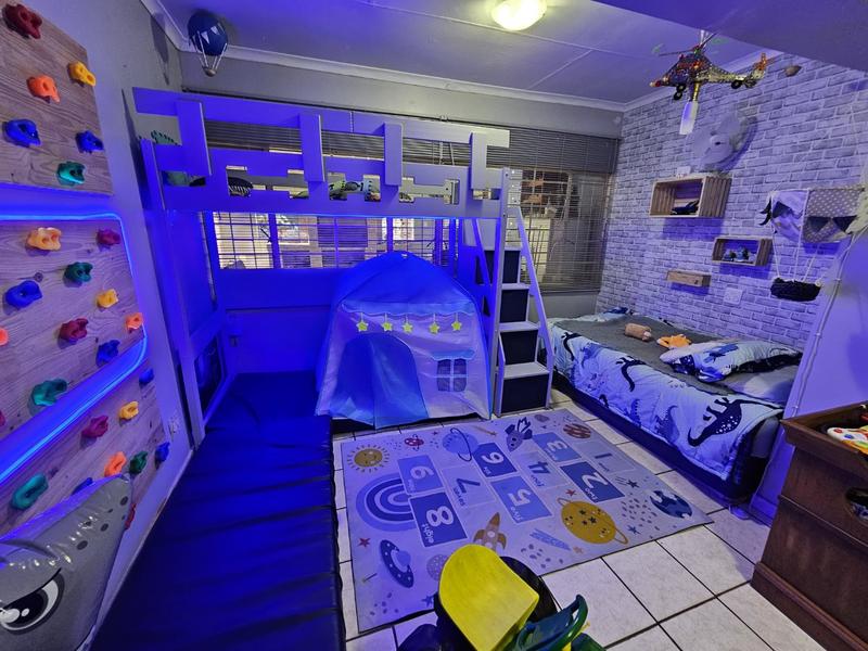 5 Bedroom Property for Sale in Annlin Gauteng