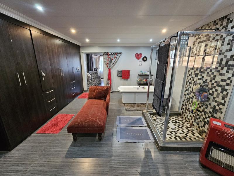 5 Bedroom Property for Sale in Annlin Gauteng