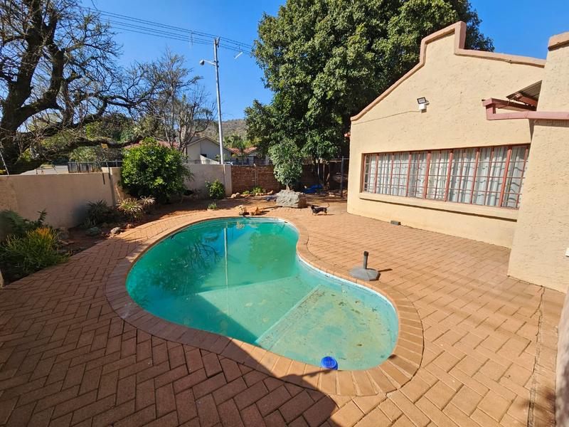 5 Bedroom Property for Sale in Annlin Gauteng