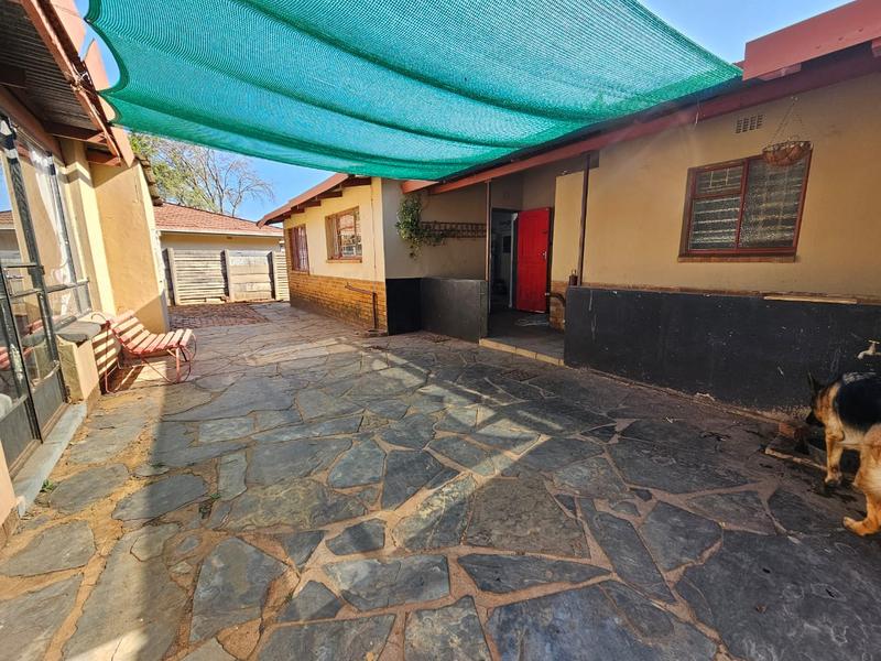 5 Bedroom Property for Sale in Annlin Gauteng