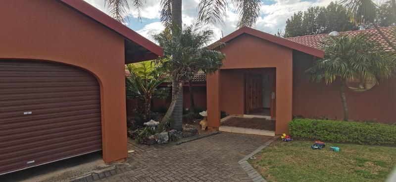 To Let 4 Bedroom Property for Rent in Strubensvallei Gauteng