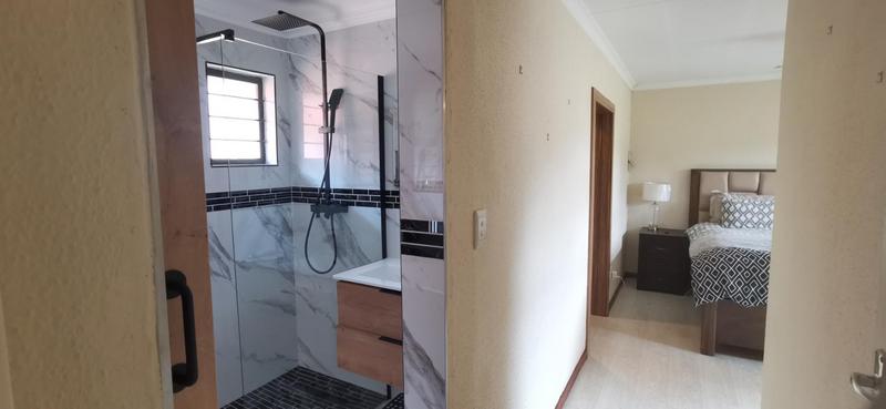 To Let 4 Bedroom Property for Rent in Strubensvallei Gauteng
