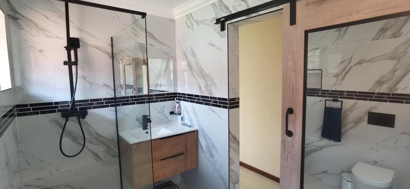 To Let 4 Bedroom Property for Rent in Strubensvallei Gauteng