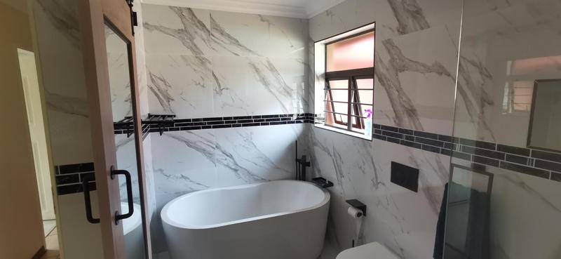 To Let 4 Bedroom Property for Rent in Strubensvallei Gauteng
