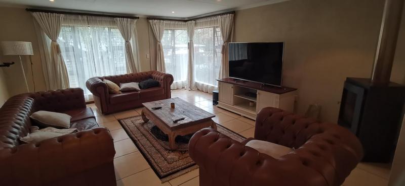 To Let 4 Bedroom Property for Rent in Strubensvallei Gauteng