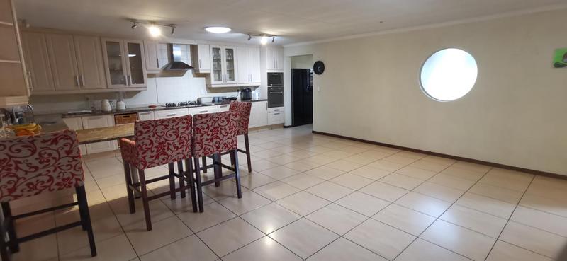 To Let 4 Bedroom Property for Rent in Strubensvallei Gauteng