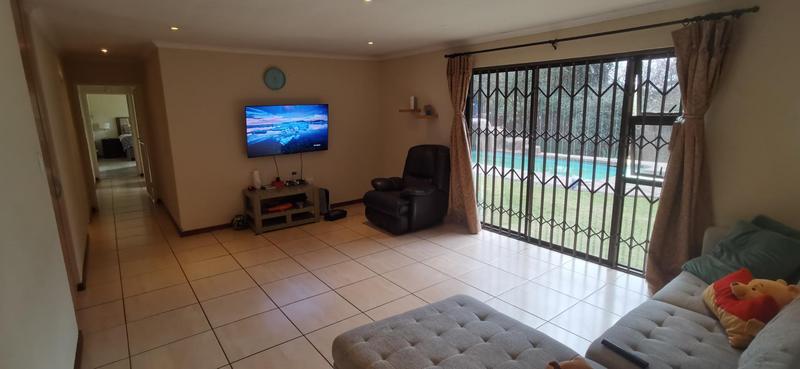 To Let 4 Bedroom Property for Rent in Strubensvallei Gauteng