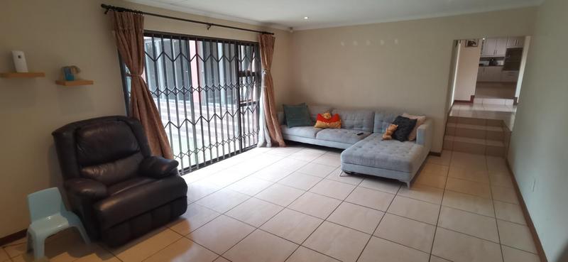 To Let 4 Bedroom Property for Rent in Strubensvallei Gauteng