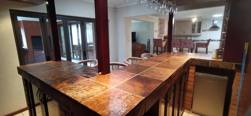 To Let 4 Bedroom Property for Rent in Strubensvallei Gauteng