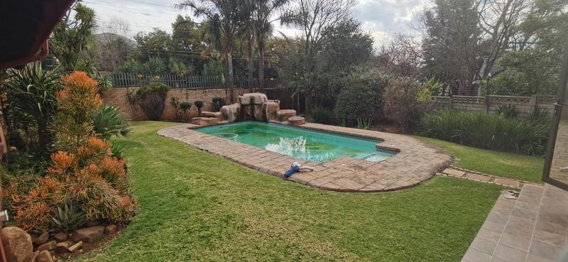 To Let 4 Bedroom Property for Rent in Strubensvallei Gauteng