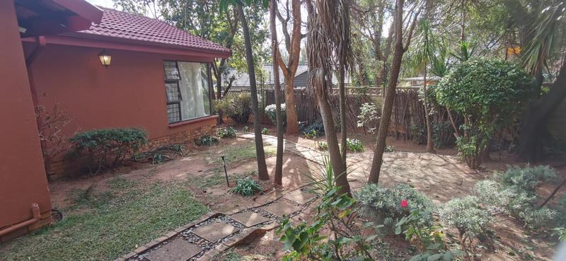 To Let 4 Bedroom Property for Rent in Strubensvallei Gauteng