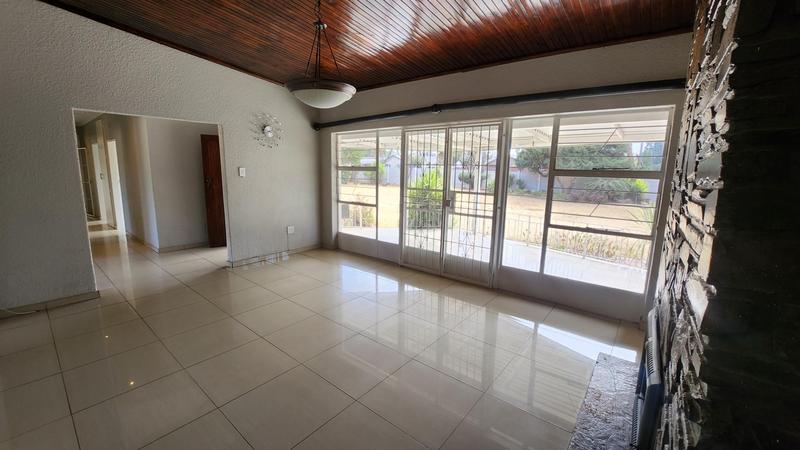 To Let 4 Bedroom Property for Rent in Brackenhurst Gauteng