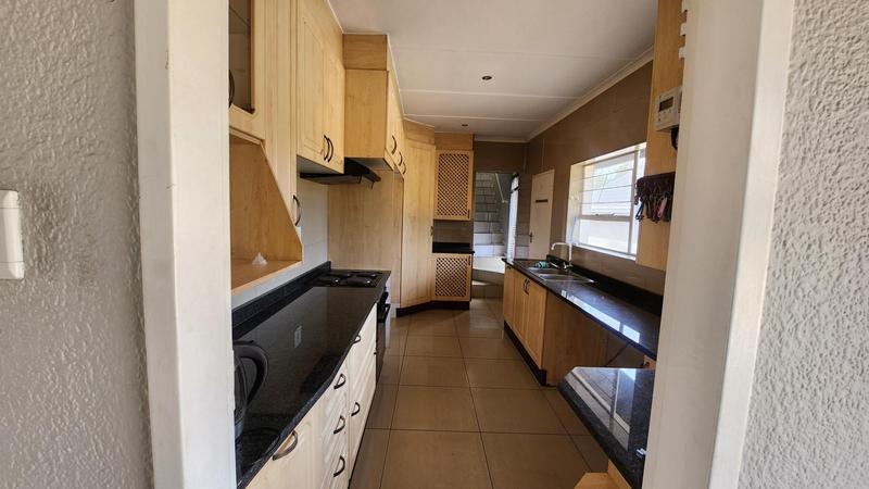 To Let 4 Bedroom Property for Rent in Brackenhurst Gauteng