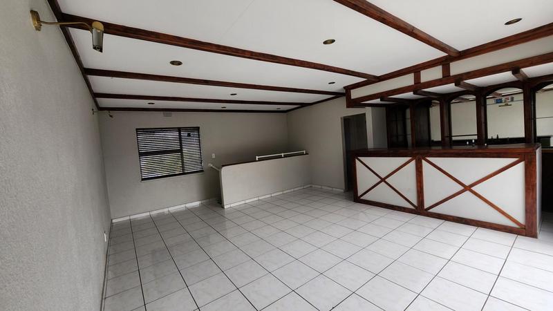 To Let 4 Bedroom Property for Rent in Brackenhurst Gauteng