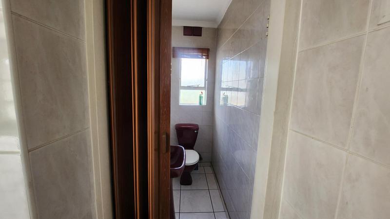 To Let 4 Bedroom Property for Rent in Brackenhurst Gauteng