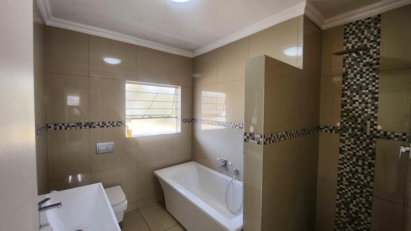 To Let 4 Bedroom Property for Rent in Brackenhurst Gauteng