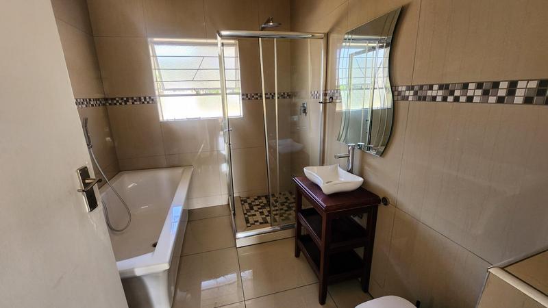 To Let 4 Bedroom Property for Rent in Brackenhurst Gauteng