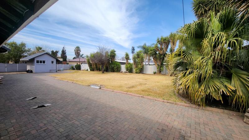 To Let 4 Bedroom Property for Rent in Brackenhurst Gauteng