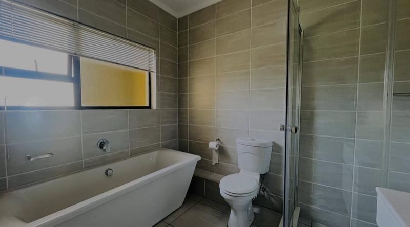 To Let 3 Bedroom Property for Rent in Waterfall Gauteng