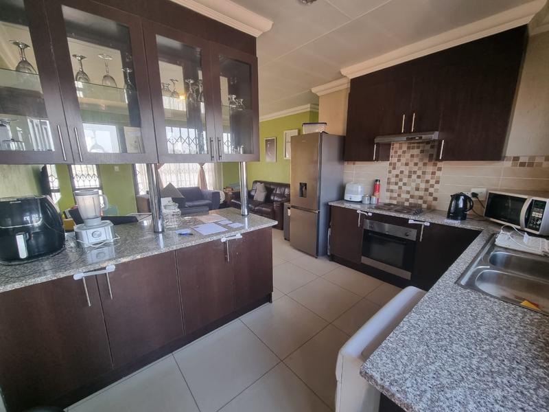 2 Bedroom Property for Sale in Brackendowns Gauteng